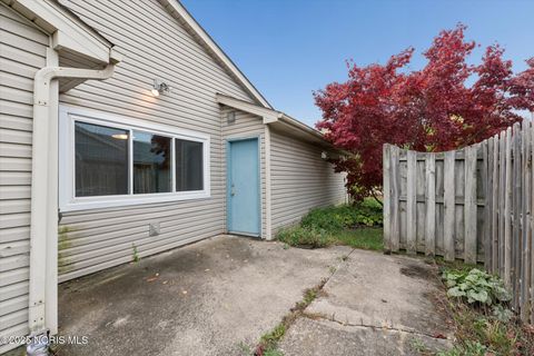 Tiny photo for 710 Hilltop Lane, Toledo, OH 43615 (MLS # 10000609)