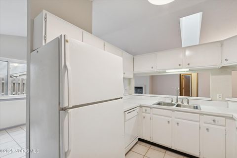 Tiny photo for 710 Hilltop Lane, Toledo, OH 43615 (MLS # 10000609)