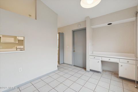 Tiny photo for 710 Hilltop Lane, Toledo, OH 43615 (MLS # 10000609)