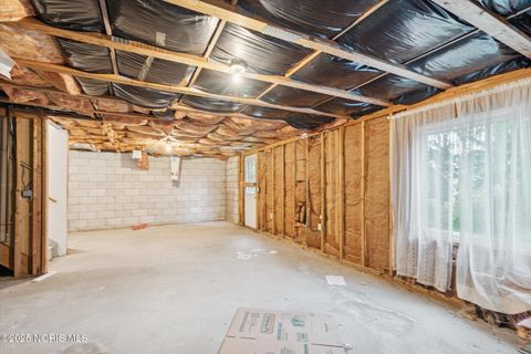 Tiny photo for 710 Hilltop Lane, Toledo, OH 43615 (MLS # 10000609)