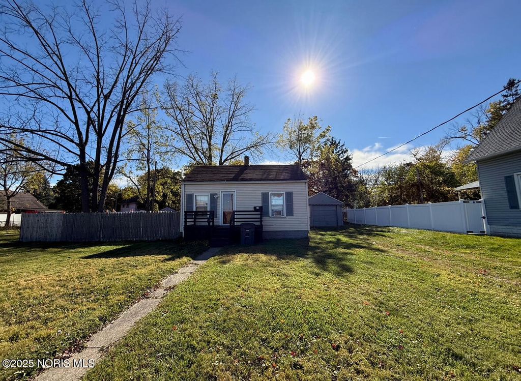 Photo for 219 W Oakland Street, Toledo, OH 43608 (MLS # 10000676)