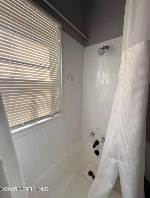 Tiny photo for 219 W Oakland Street, Toledo, OH 43608 (MLS # 10000676)