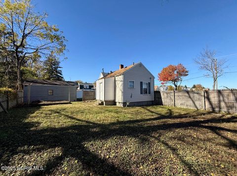 Tiny photo for 219 W Oakland Street, Toledo, OH 43608 (MLS # 10000676)