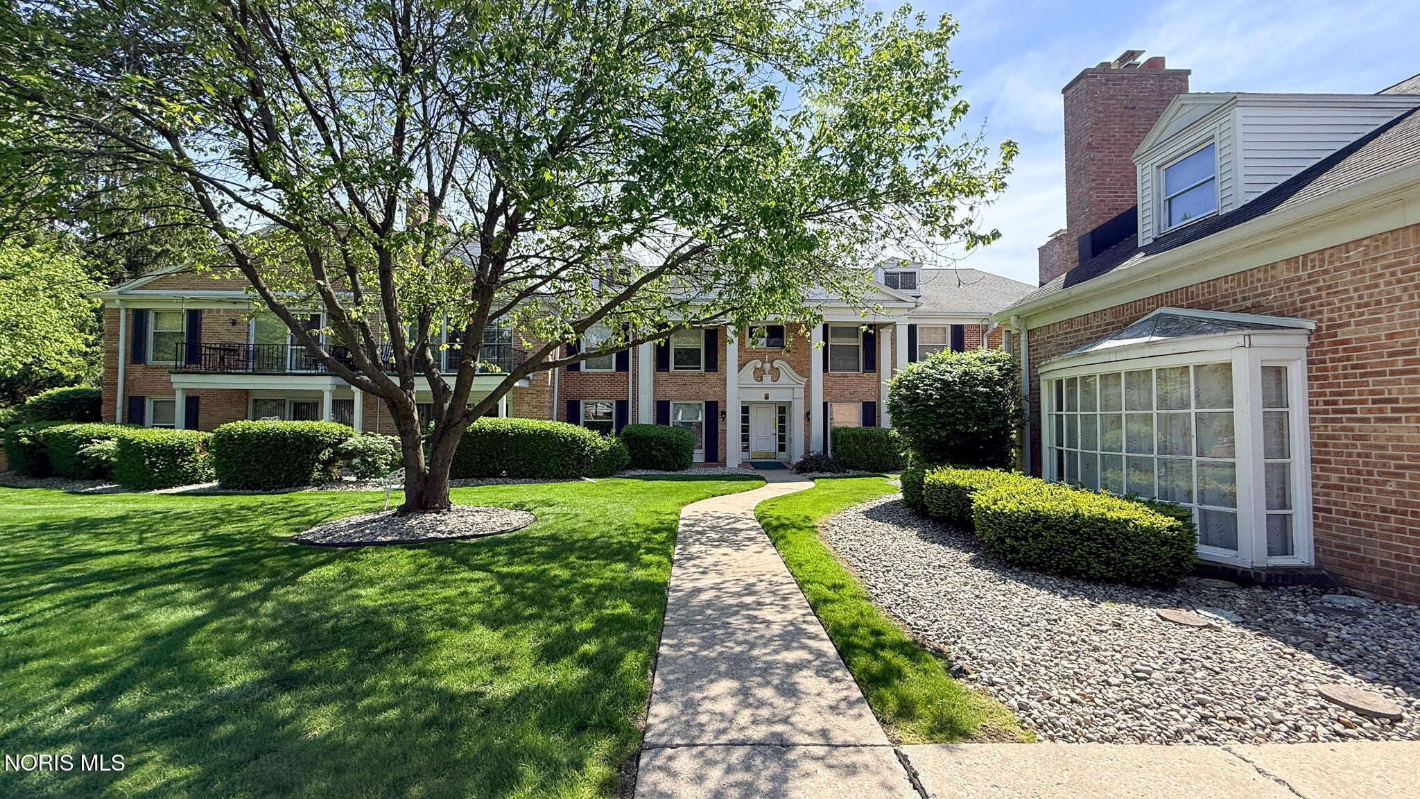 4243 W Bancroft Street 205e