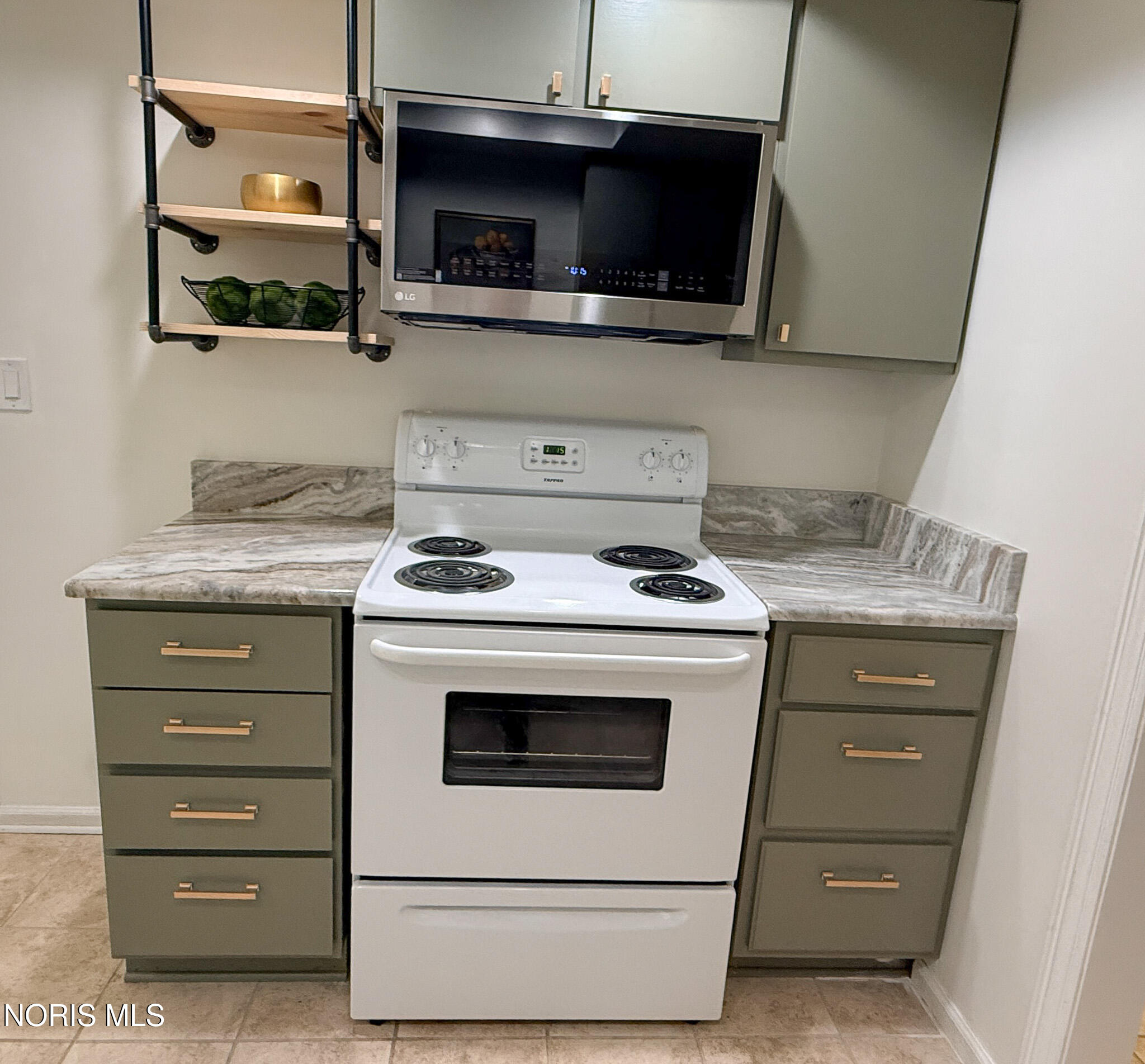 4243 W Bancroft Street 205e