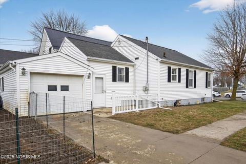 Tiny photo for 817 S Wood Street, Fostoria, OH 44830 (MLS # 10002449)