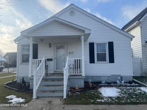Photo of 817 S Wood Street, Fostoria, OH 44830 (MLS # 10002449)