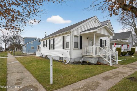 Tiny photo for 817 S Wood Street, Fostoria, OH 44830 (MLS # 10002449)