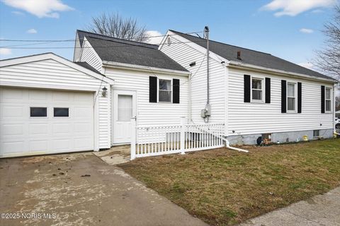 Tiny photo for 817 S Wood Street, Fostoria, OH 44830 (MLS # 10002449)