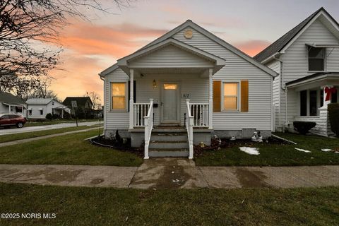 Photo of 817 S Wood Street, Fostoria, OH 44830 (MLS # 10002449)