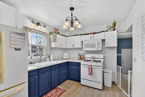 Tiny photo for 817 S Wood Street, Fostoria, OH 44830 (MLS # 10002449)