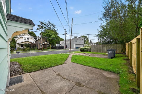 Tiny photo for 901 Toronto Avenue, Toledo, OH 43609 (MLS # 10014720)