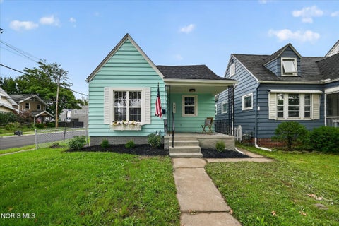 Tiny photo for 901 Toronto Avenue, Toledo, OH 43609 (MLS # 10014720)