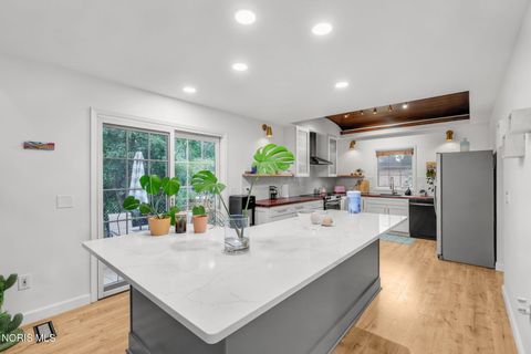 Tiny photo for 2110 Austin Bluffs Court, Toledo, OH 43615 (MLS # 10005139)