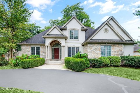 Photo of 2110 Austin Bluffs Court, Toledo, OH 43615 (MLS # 10005139)