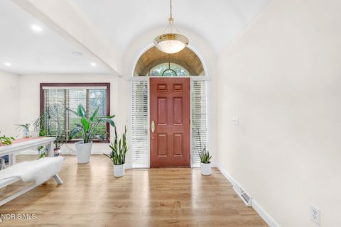 Tiny photo for 2110 Austin Bluffs Court, Toledo, OH 43615 (MLS # 10005139)