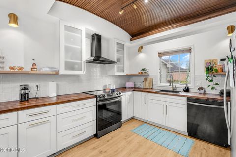 Tiny photo for 2110 Austin Bluffs Court, Toledo, OH 43615 (MLS # 10005139)