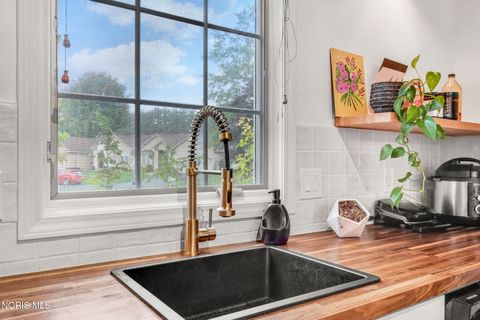 Tiny photo for 2110 Austin Bluffs Court, Toledo, OH 43615 (MLS # 10005139)