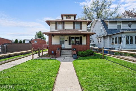 Photo of 1805 Tremainsville Road, Toledo, OH 43613 (MLS # 10006655)