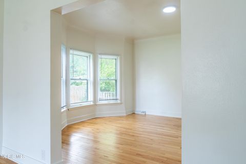 Tiny photo for 822 Booth Avenue, Toledo, OH 43608 (MLS # 10009017)