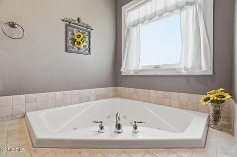 Tiny photo for 8453 Snapdragon Lane, Monclova, OH 43542 (MLS # 10007389)