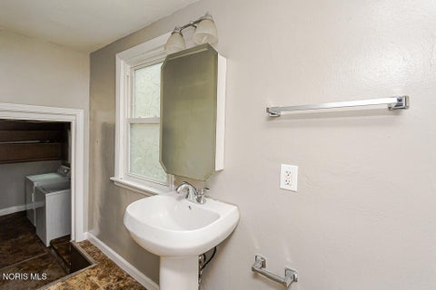 Tiny photo for 5435 Douglas Road, Toledo, OH 43613 (MLS # 10011991)