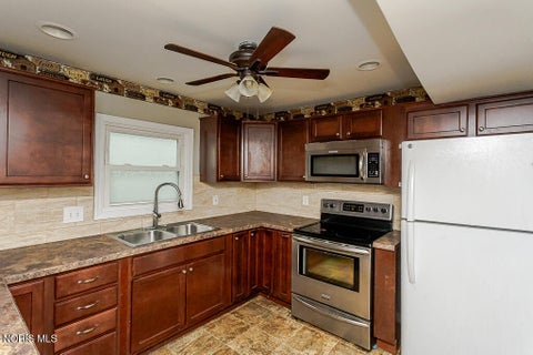 Tiny photo for 5435 Douglas Road, Toledo, OH 43613 (MLS # 10011991)
