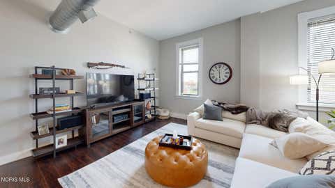 Tiny photo for 44 S St Clair Street #Apt 11, Toledo, OH 43604 (MLS # 10011348)