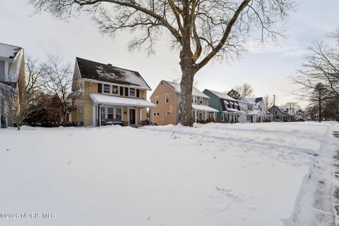 Photo of 2239 Eastbrook Drive, Toledo, OH 43613 (MLS # 10003675)