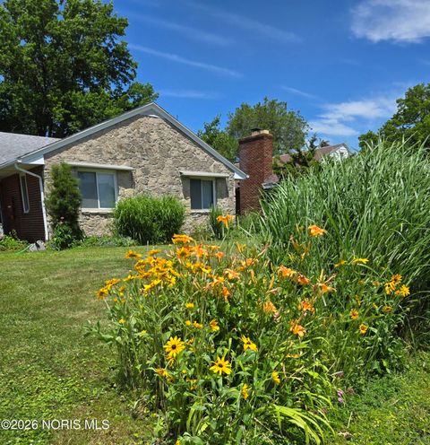 Tiny photo for 2649 Luverne Avenue, Oregon, OH 43616 (MLS # 10003556)