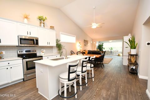 Tiny photo for 2117 Sunset Creek Drive, Toledo, OH 43615 (MLS # 10006587)