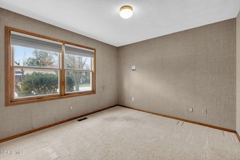 Tiny photo for 734 Mckinley Drive, Bowling Green, OH 43402 (MLS # 10005249)