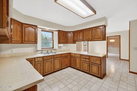 Tiny photo for 734 Mckinley Drive, Bowling Green, OH 43402 (MLS # 10005249)