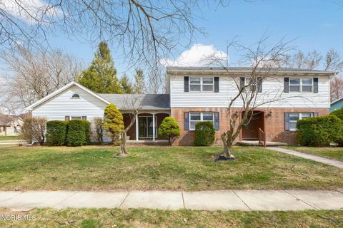 Photo of 734 Mckinley Drive, Bowling Green, OH 43402 (MLS # 10005249)