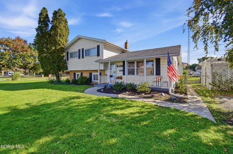 Photo of 1701 Brierheath Avenue, Toledo, OH 43614 (MLS # 10014511)