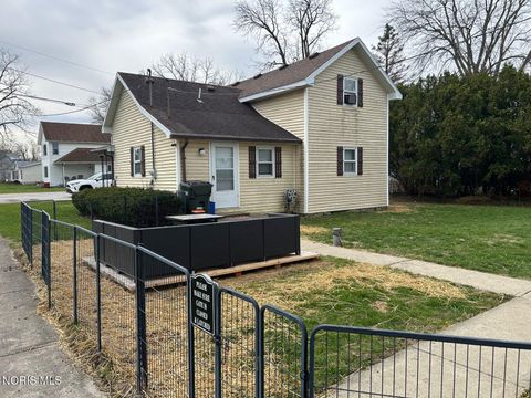 Photo of 211 E Walnut Street, Portage, OH 43451 (MLS # 10005989)