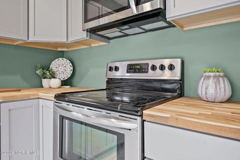 Tiny photo for 1113 Hurd Avenue, Findlay, OH 45840 (MLS # 10003046)