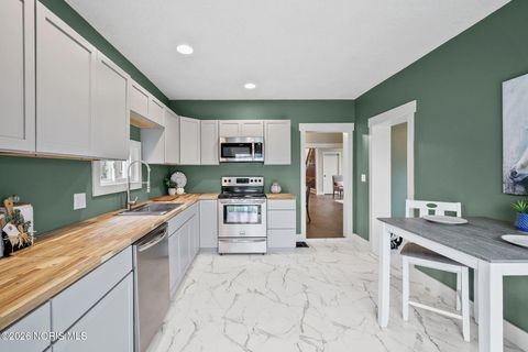 Tiny photo for 1113 Hurd Avenue, Findlay, OH 45840 (MLS # 10003046)