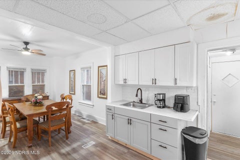 Tiny photo for 1805 Oakwood Avenue, Toledo, OH 43607 (MLS # 10010211)