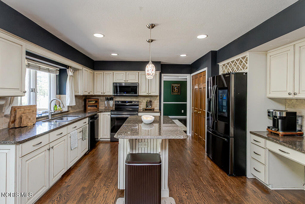 5665 Fox Hollow Court