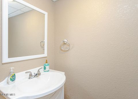 Tiny photo for 5665 Fox Hollow Court, Sylvania, OH 43560 (MLS # 10008003)