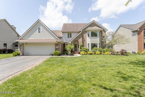 Photo of 5665 Fox Hollow Court, Sylvania, OH 43560 (MLS # 10008003)