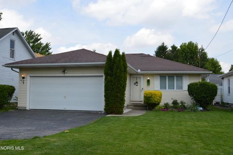 Photo of 324 W Yates Avenue, Findlay, OH 45840 (MLS # 10008113)