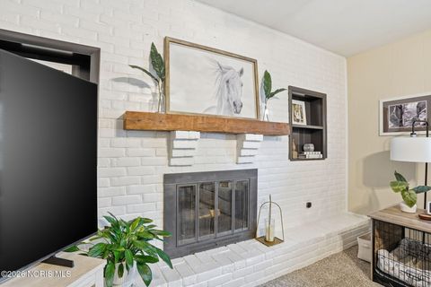 Tiny photo for 225 E Yates Avenue, Findlay, OH 45840 (MLS # 10003110)