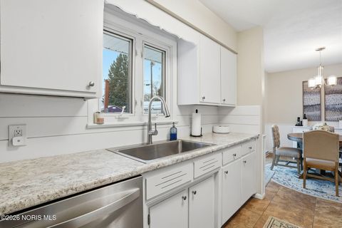 Tiny photo for 225 E Yates Avenue, Findlay, OH 45840 (MLS # 10003110)