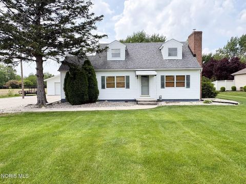 Photo of 1102 S Lallendorf Road, Oregon, OH 43616 (MLS # 10007921)