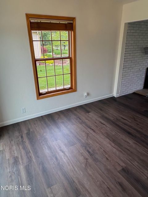 Tiny photo for 1102 S Lallendorf Road, Oregon, OH 43616 (MLS # 10007921)