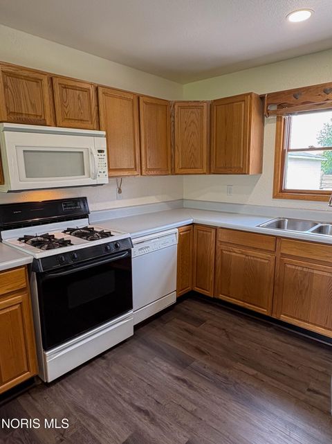 Tiny photo for 1102 S Lallendorf Road, Oregon, OH 43616 (MLS # 10007921)