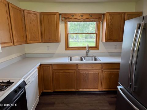 Tiny photo for 1102 S Lallendorf Road, Oregon, OH 43616 (MLS # 10007921)