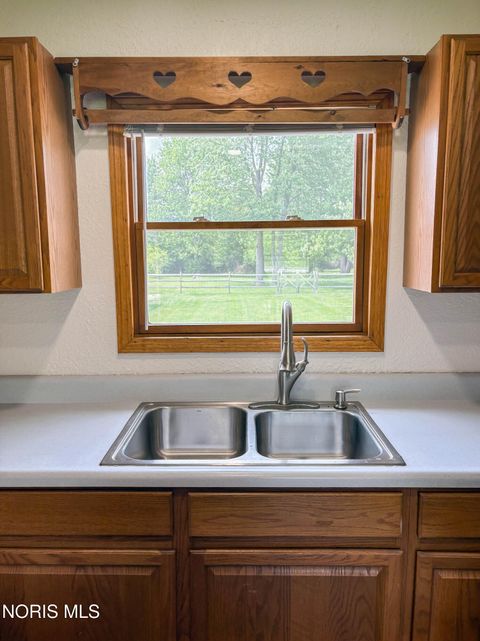 Tiny photo for 1102 S Lallendorf Road, Oregon, OH 43616 (MLS # 10007921)